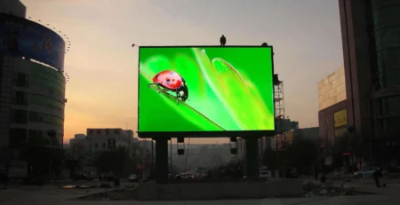 فوائد شاشات عرض الإعلانات الخارجية للمشاريع