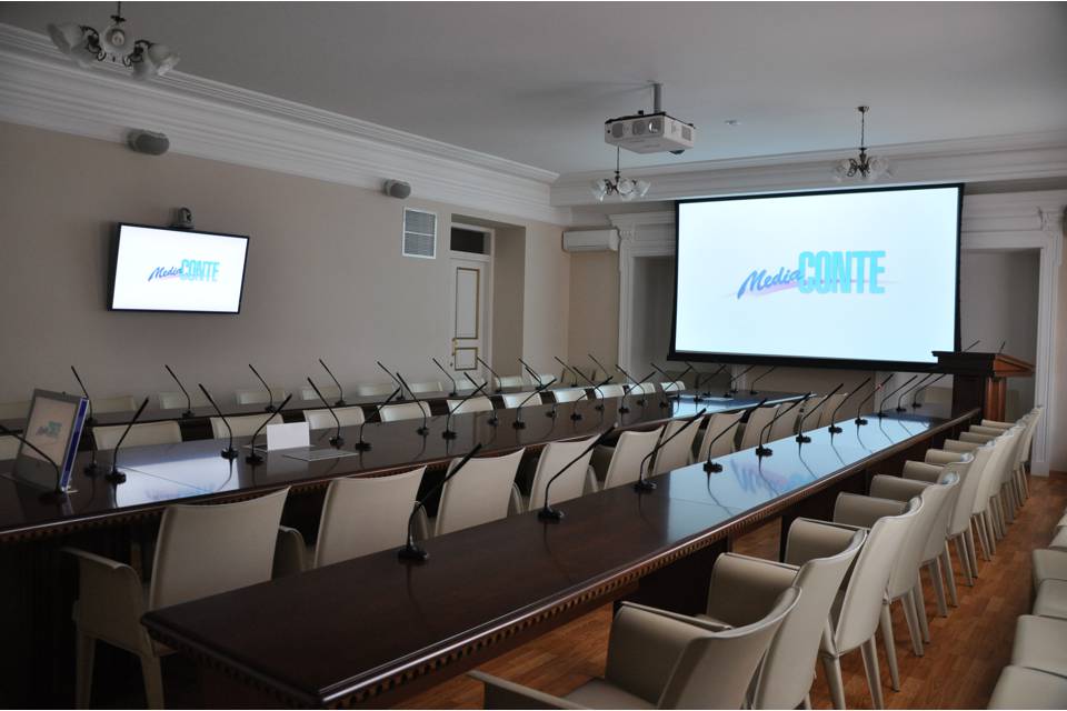 شاشات العرض داخل المدارس